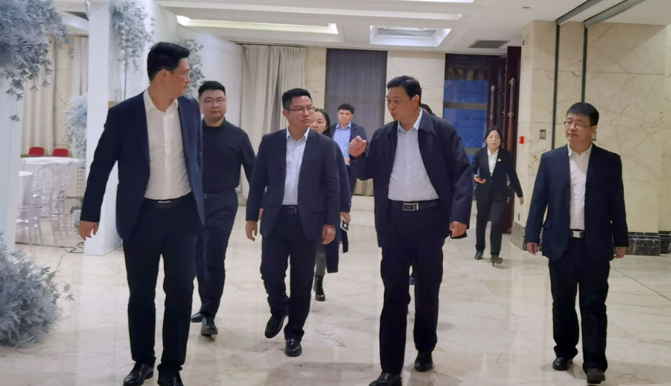 劉普軍會(huì)長與魏堂華市長親切交流